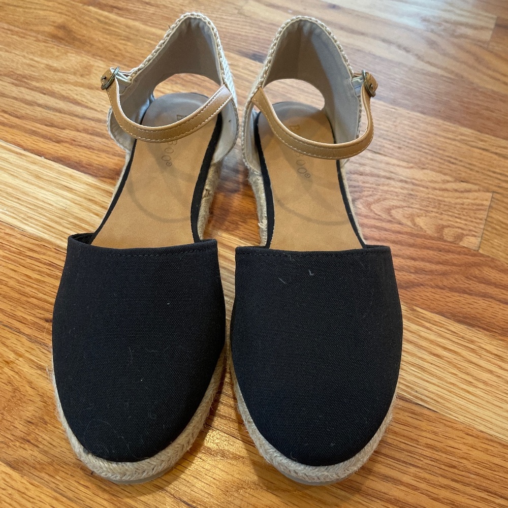 Sandals - Picture 1 of 4